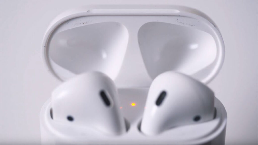 LED charge indicator on AirPods 1 case